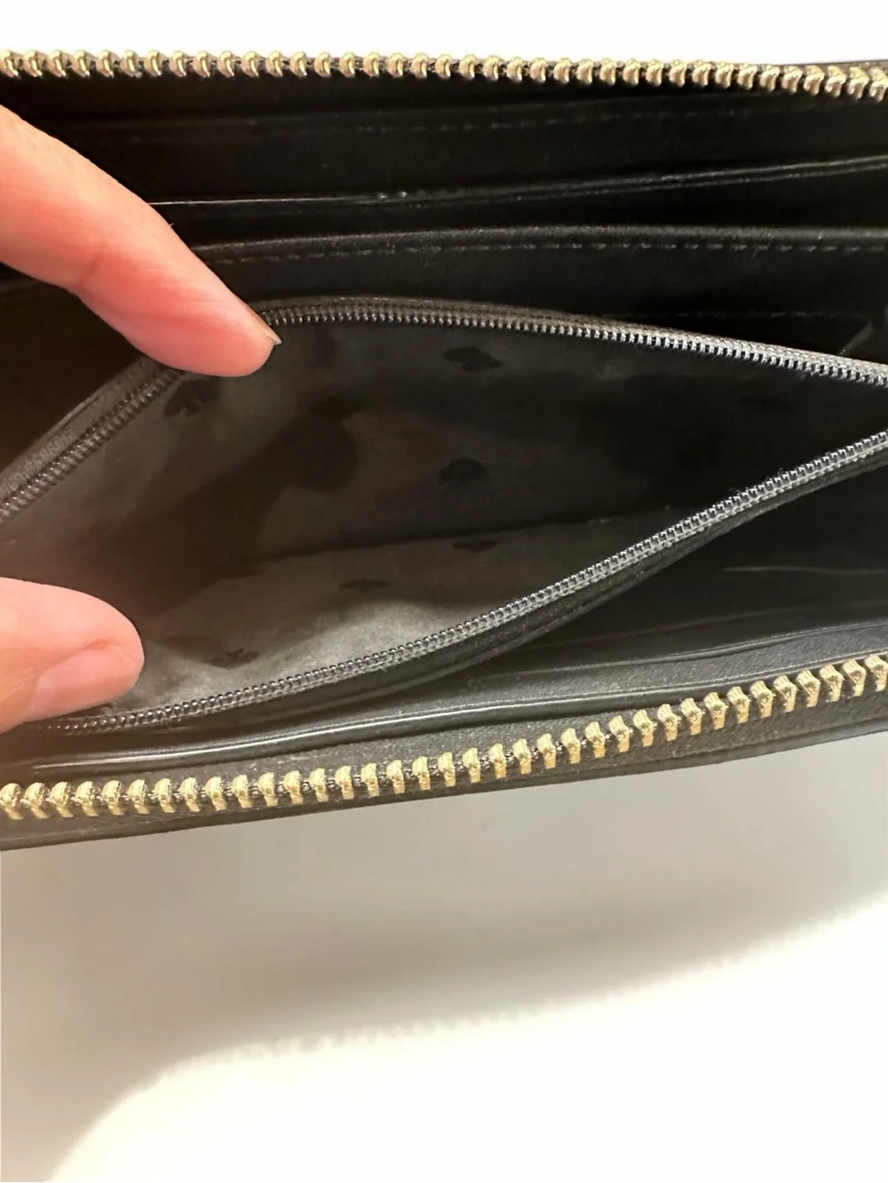 Kate Spade Staci Black Saffiano Leather Zip Around Continental Wallet EUC